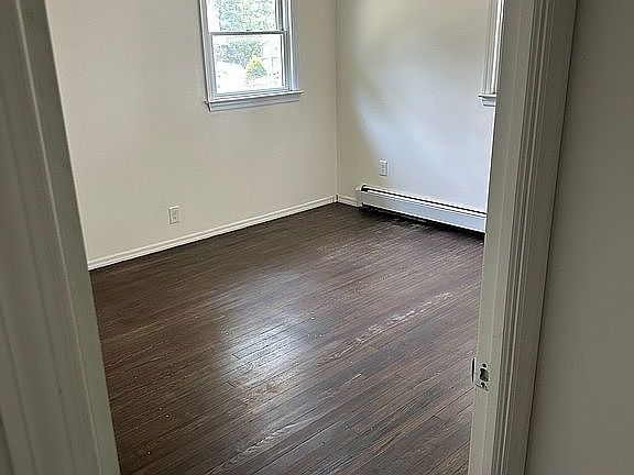 4th image of 1383 Pulaski St