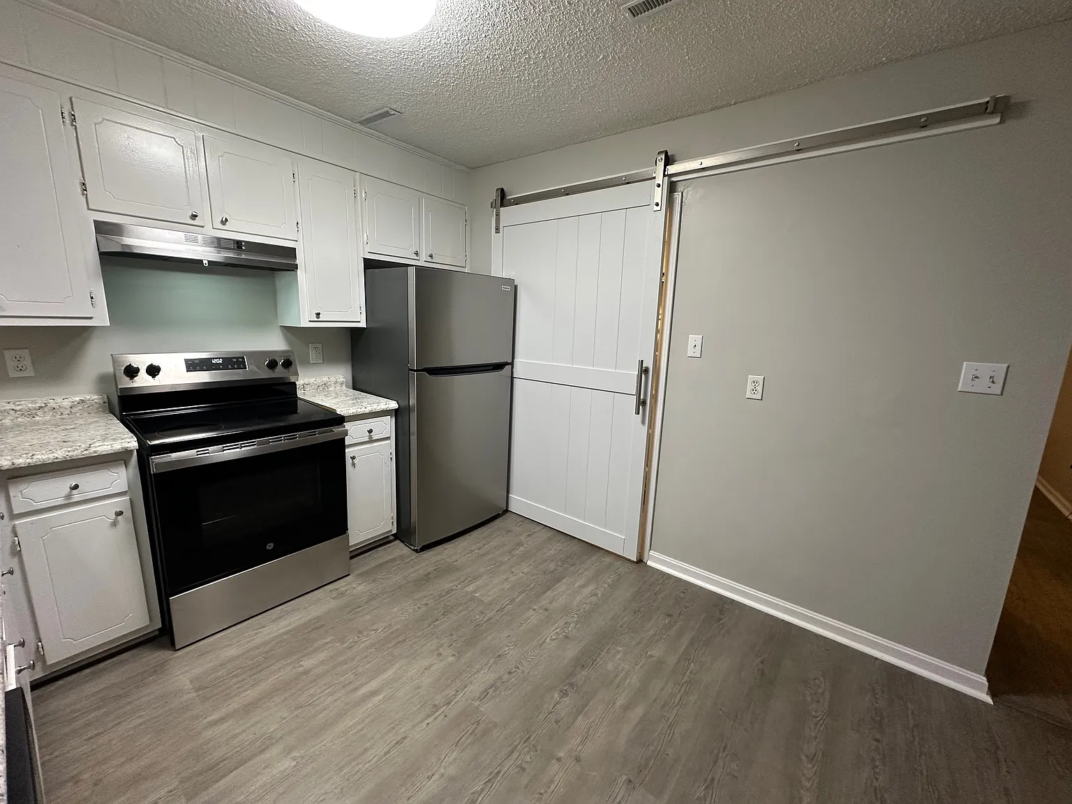 2 bed, 1.5 bath, 1022 sqft, $1,050 — Photo 3