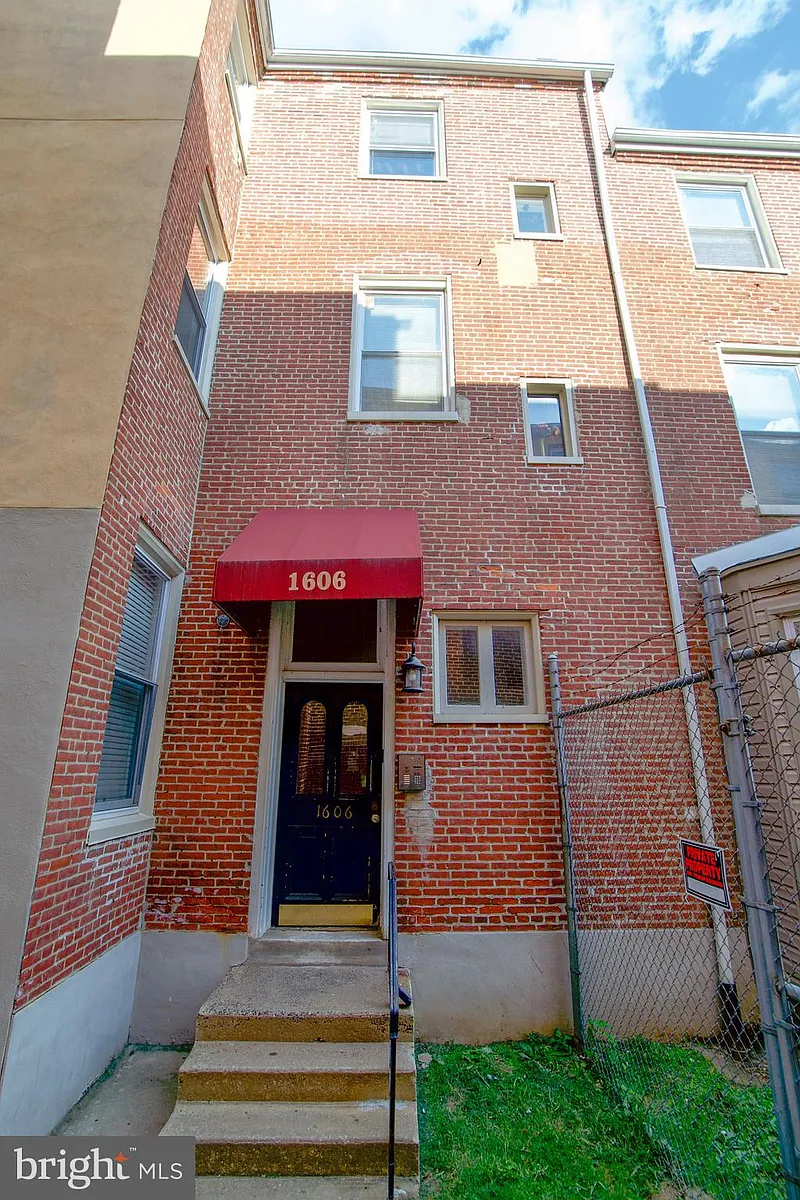 Building Photo - 1606 Wallace St #201