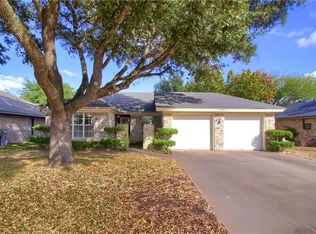 2604 Cherrylawn Dr, Taylor, TX 76574