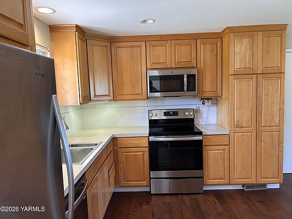 4th image of 39 Saint John Ave