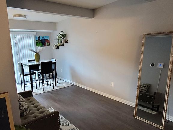 4th image of 1026 N Green Dr