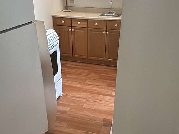 2nd image of 190 Broad St #8