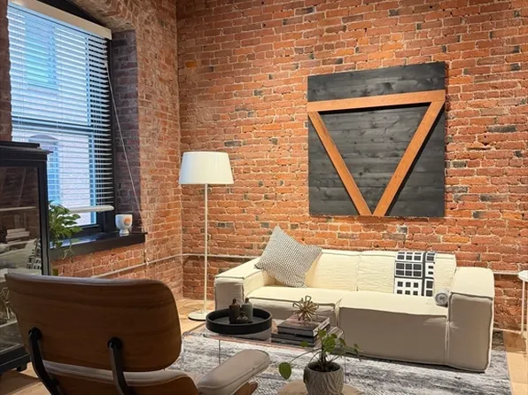21 Wormwood St Unit 218, Boston, MA 02210