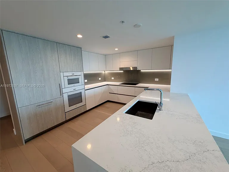 9201 E Bay Harbor Dr #309 — Photo 5