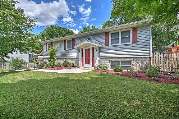 4th image of 3832 Alderwood Dr