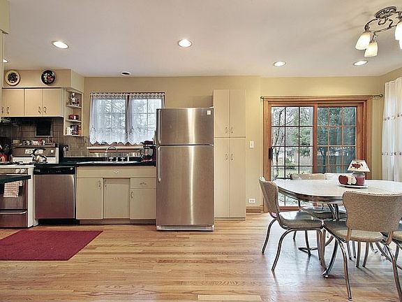 Large Kitchen with Bluestone Patio