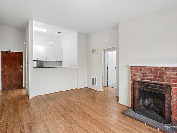 4th image of 1601 Grant Ave APT 3A