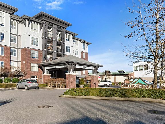 3rd image of 45645 Knight Rd #314