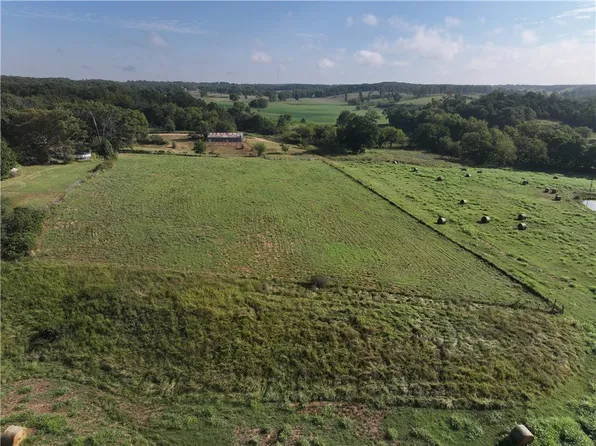 13150 S Pleasant Valley Rd, Gentry, AR 72734