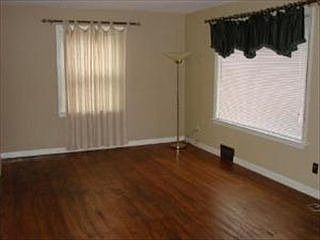 2nd image of 1045 Leith Ave