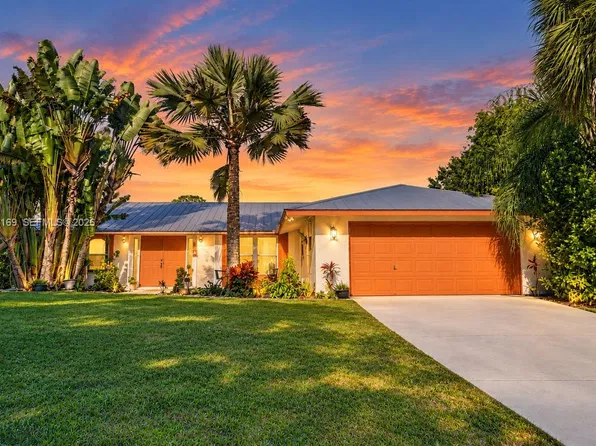 591 21st St NW, Naples, FL 34120