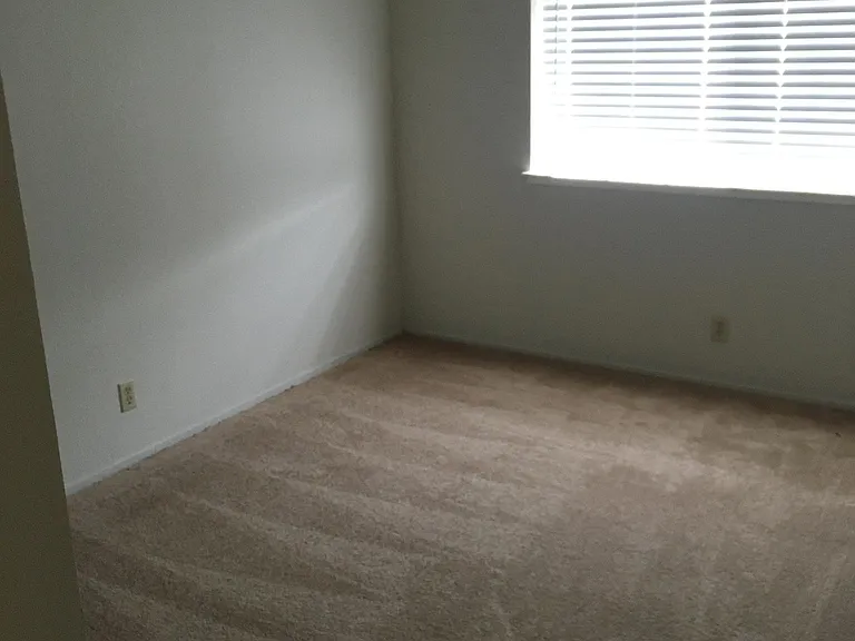 16840 Columbia Dr — Photo 17
