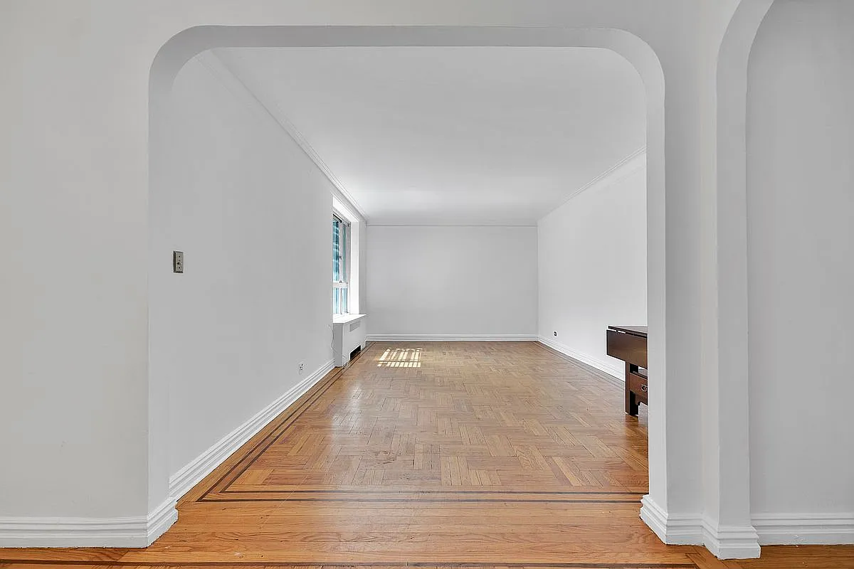 4445 Post Rd APT 3E photo 1