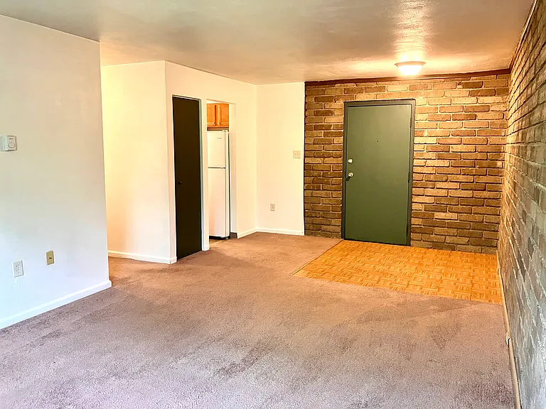 61 Colonial Manor Rd — Photo 2