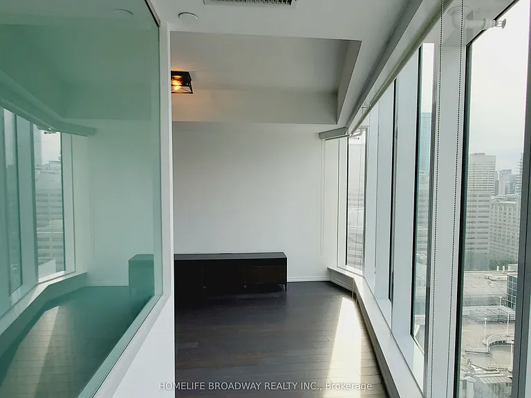 197 Yonge St #1714 — Photo 16