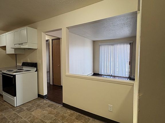 3rd image of 2555 Wedgewood Rd #37