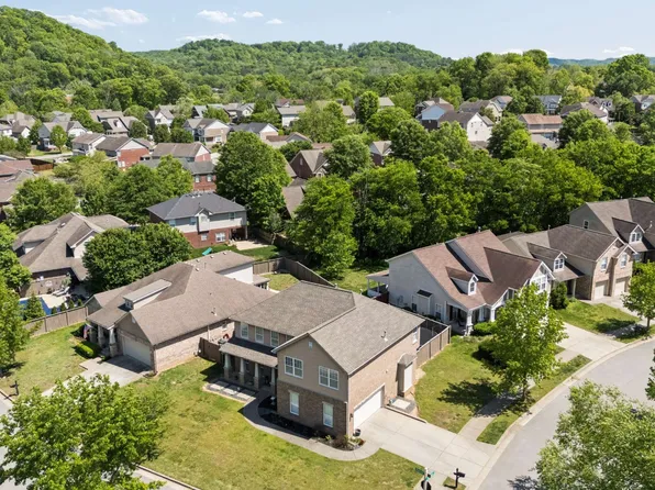 7476 Riverland Dr, Nashville, TN 37221