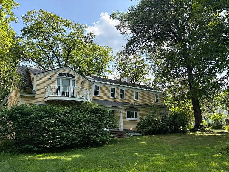 15 Ridgewood Ave — Photo 4