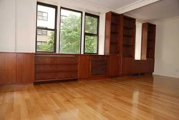 Rented by Buchbinder & Warren | media 39