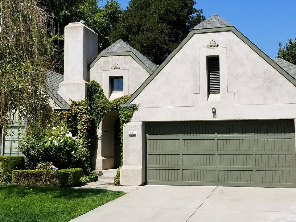 Front of 895 Swan Dr