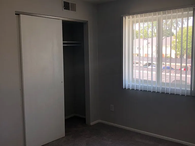 Coventry Court West Apartments — Photo 92