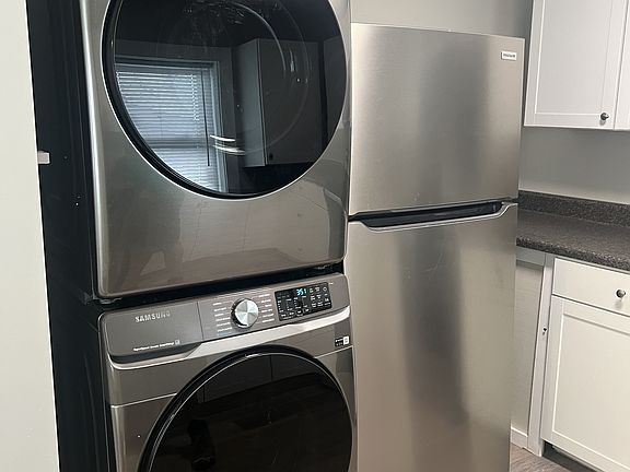 3rd image of 916 Avery Ct APT A