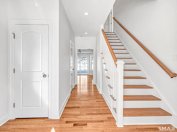 2nd image of 28 Hunting Ridge Road