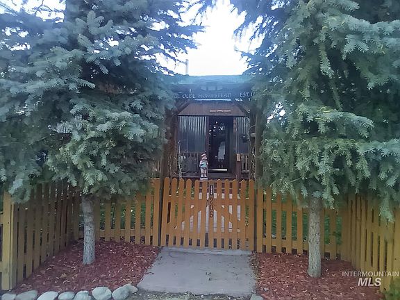 3rd image of 205 Alturas Ave W