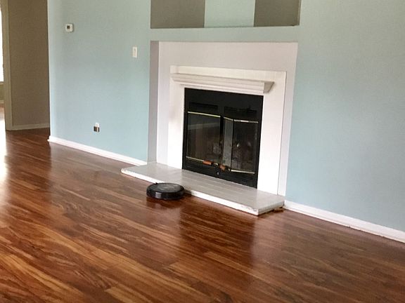 3rd image of 106 Marquis Dr