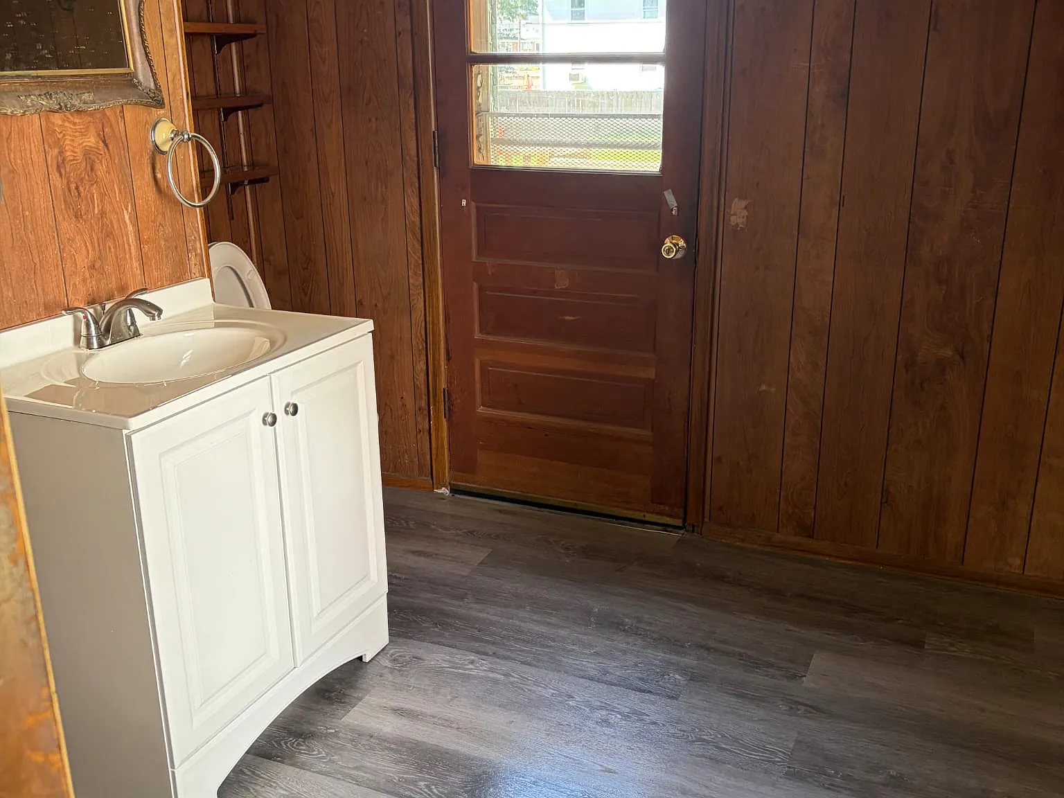 5 bed, 1932 sqft, $2,950 — Photo 2