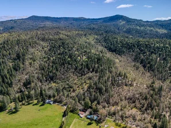 E Evans Cres, Central Pt, OR 97502