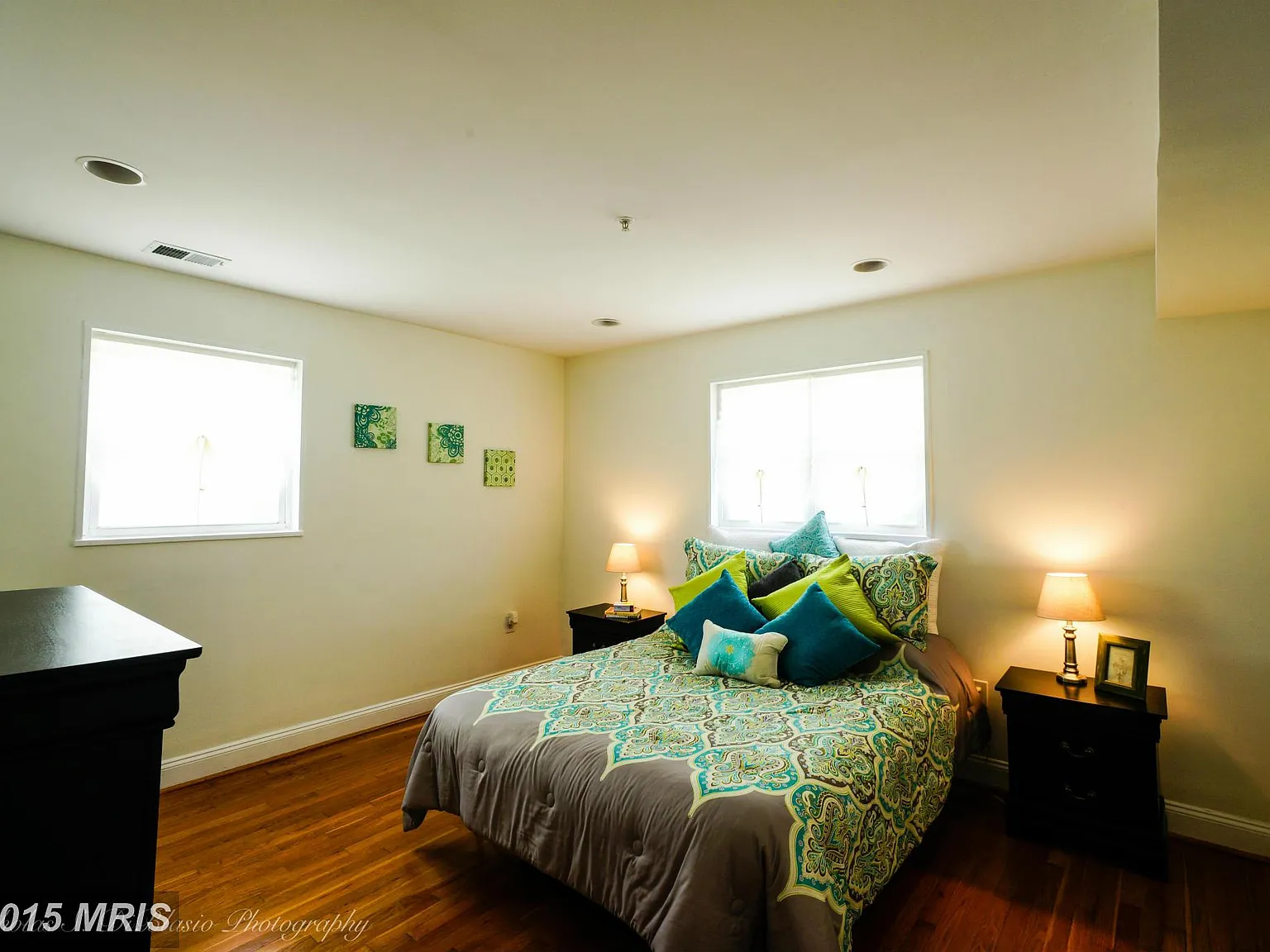 2 bed, 750 sqft, $2,300 — Photo 2