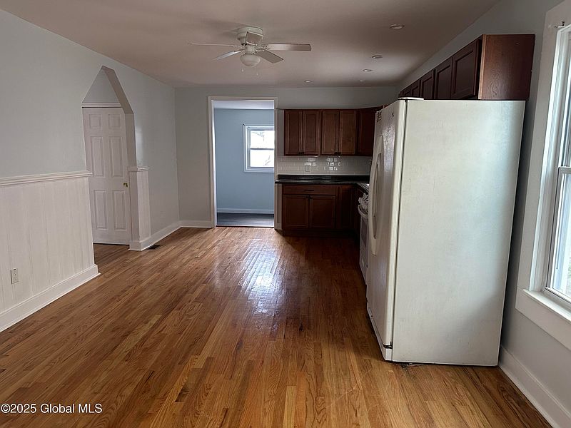 5th image of 820 Grant Avenue