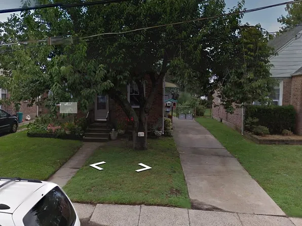 10 Smith St, East Rockaway, NY 11518