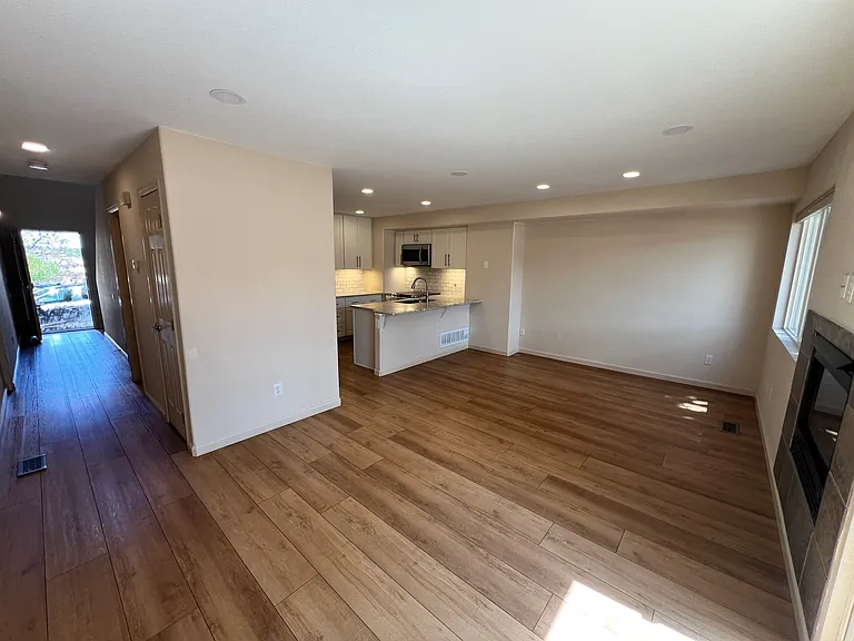 2070 Gonzaga Point — Photo 7