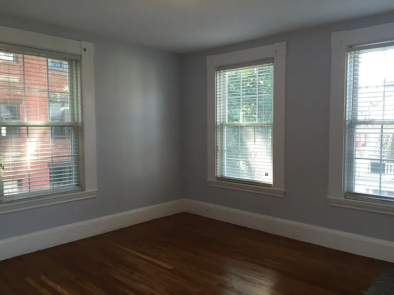 365 Harvard St — Photo 4