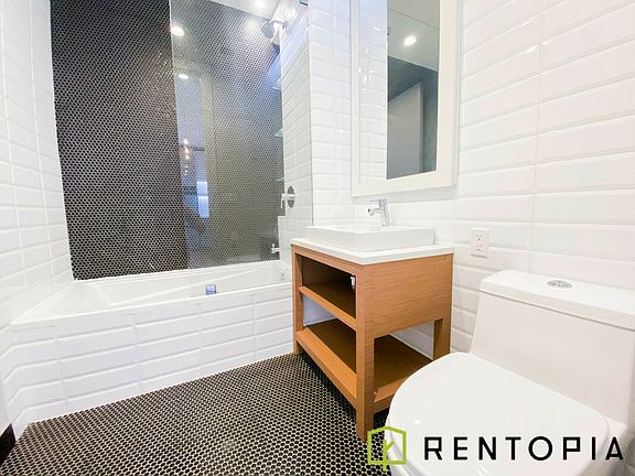 5th image of 1038 Greene Ave #339
