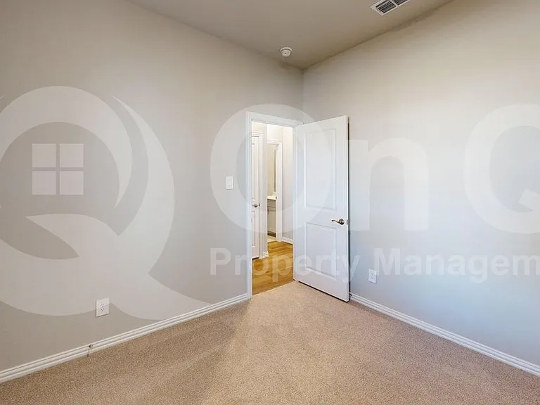 505 Blanton St — Photo 16