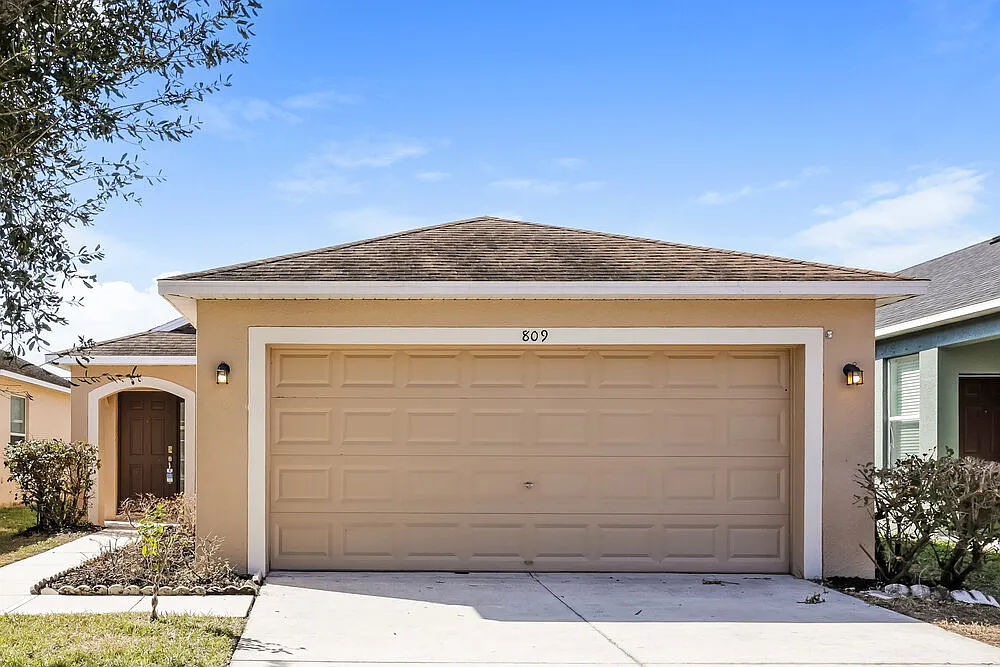 3 bed, 2.0 bath, 1275 sqft, $2,990 — Photo 1