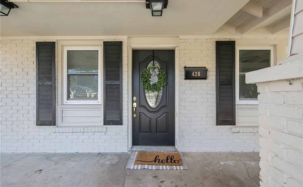 3 bed, 1093 sqft, $2,200 — Photo 3