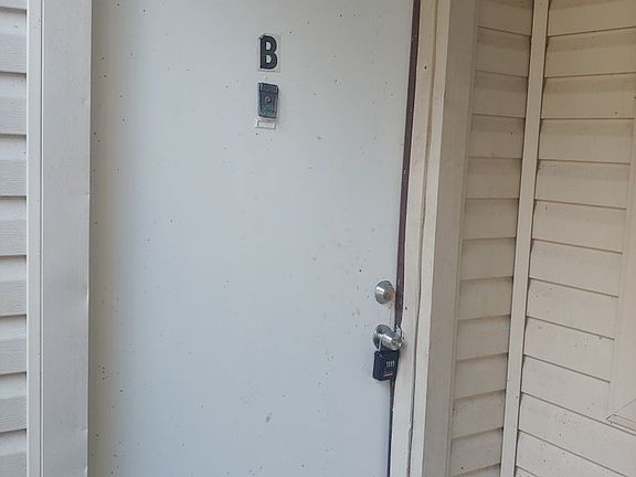 2nd image of 1445 Willow Bend Way APT B