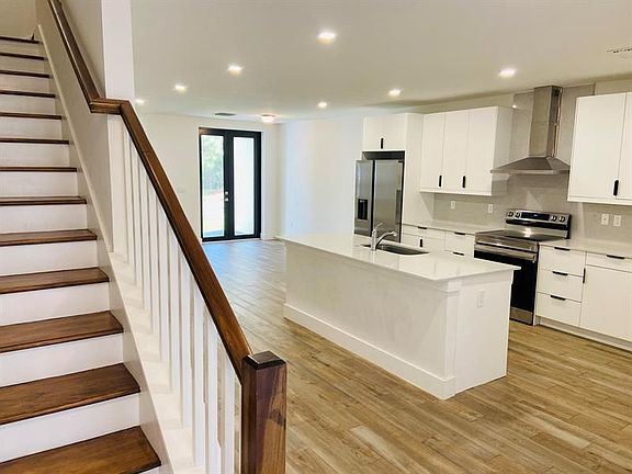 2nd image of 370 Bella Sol Way