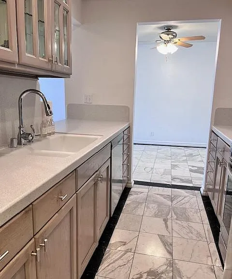 906 N Doheny Dr #512 — Photo 8