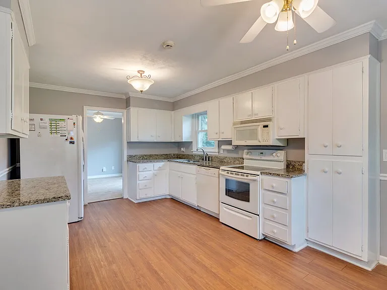 319 Tanglewood Rd — Photo 21