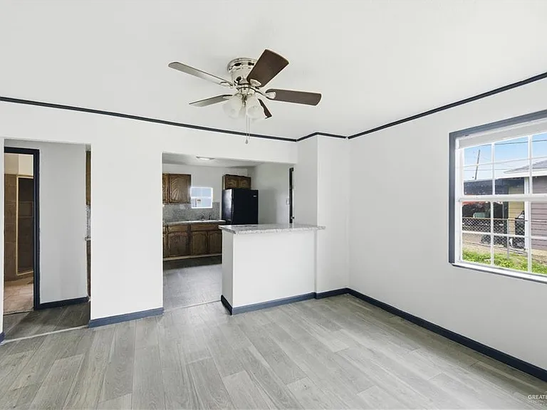 715 E Rusty Dr — Photo 5