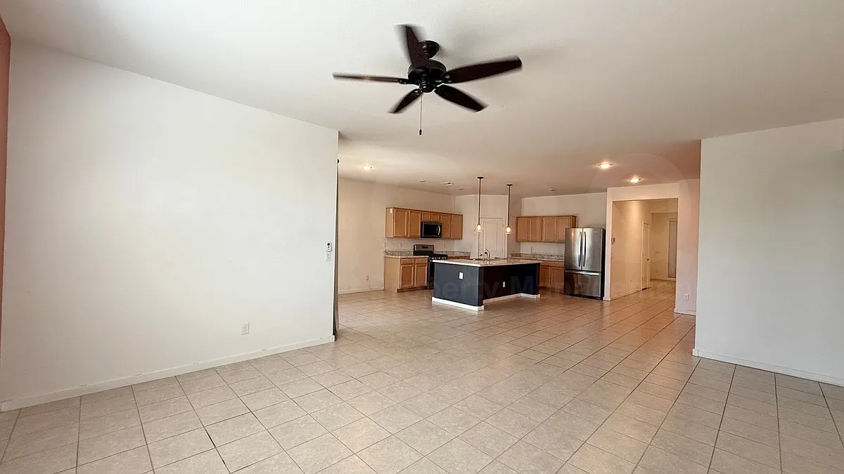 3 bed, 2.0 bath, 1866 sqft, $2,000 — Photo 3