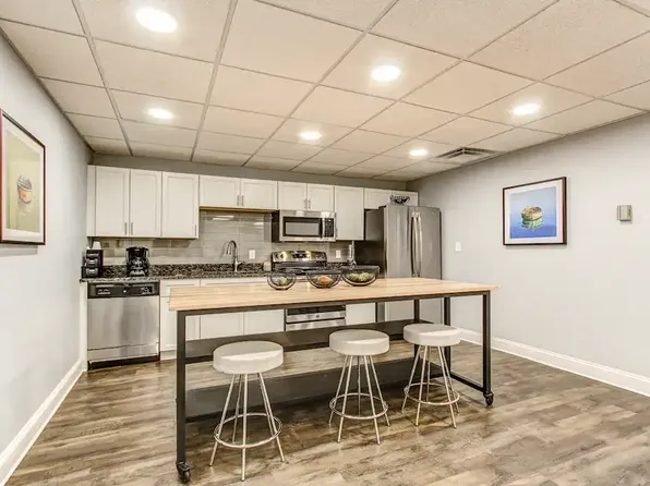 Imperial House, 11900 Edgewater Dr #54eacdf30, Lakewood, OH 44107