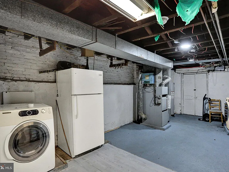 234 W Douglass St — Photo 31