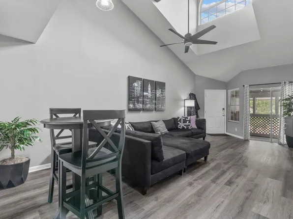 3806 Grey Harbor Dr APT 302, Raleigh, NC 27616